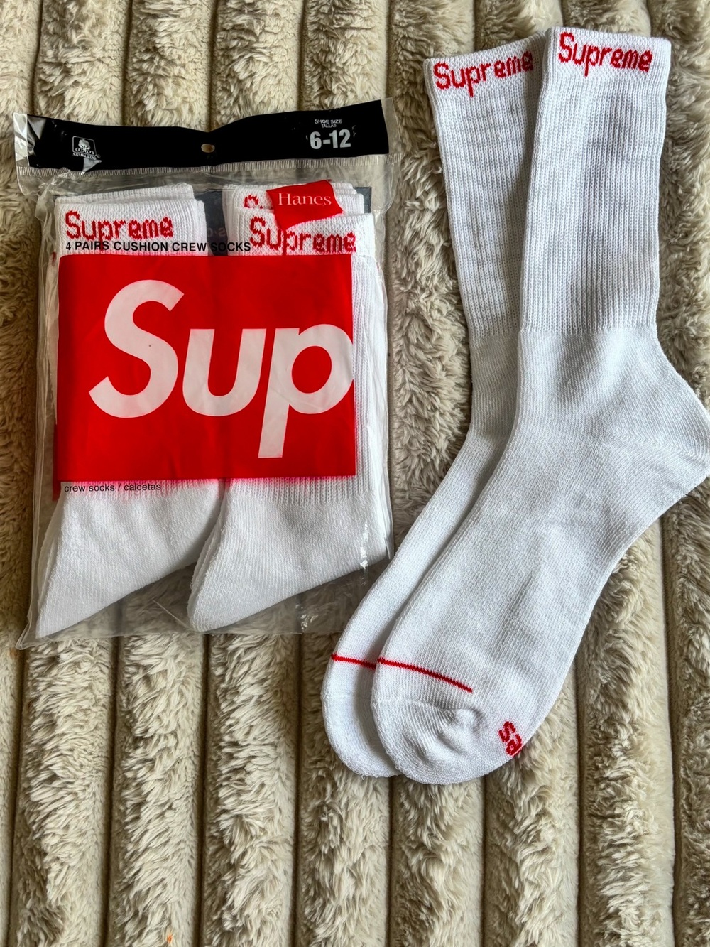 Supreme x Hanes 1 pair  White Crew Socks  with Red Logo